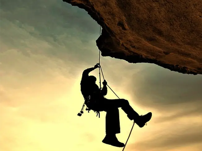La Importancia del equipo de seguridad adecuado en la escalada, la espeleología y el barranquismo